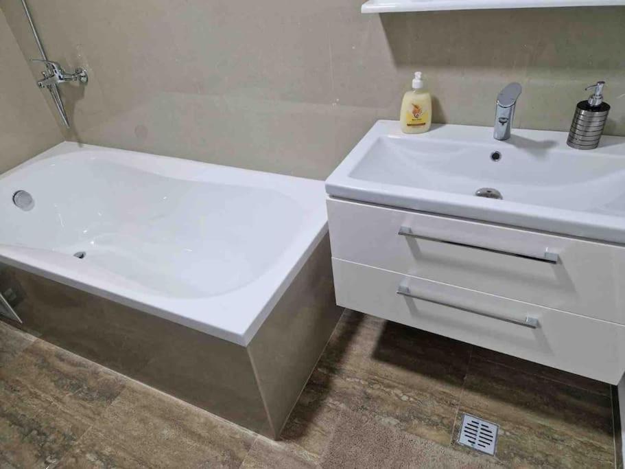 Apartament Danube Double Braiła Zewnętrze zdjęcie
